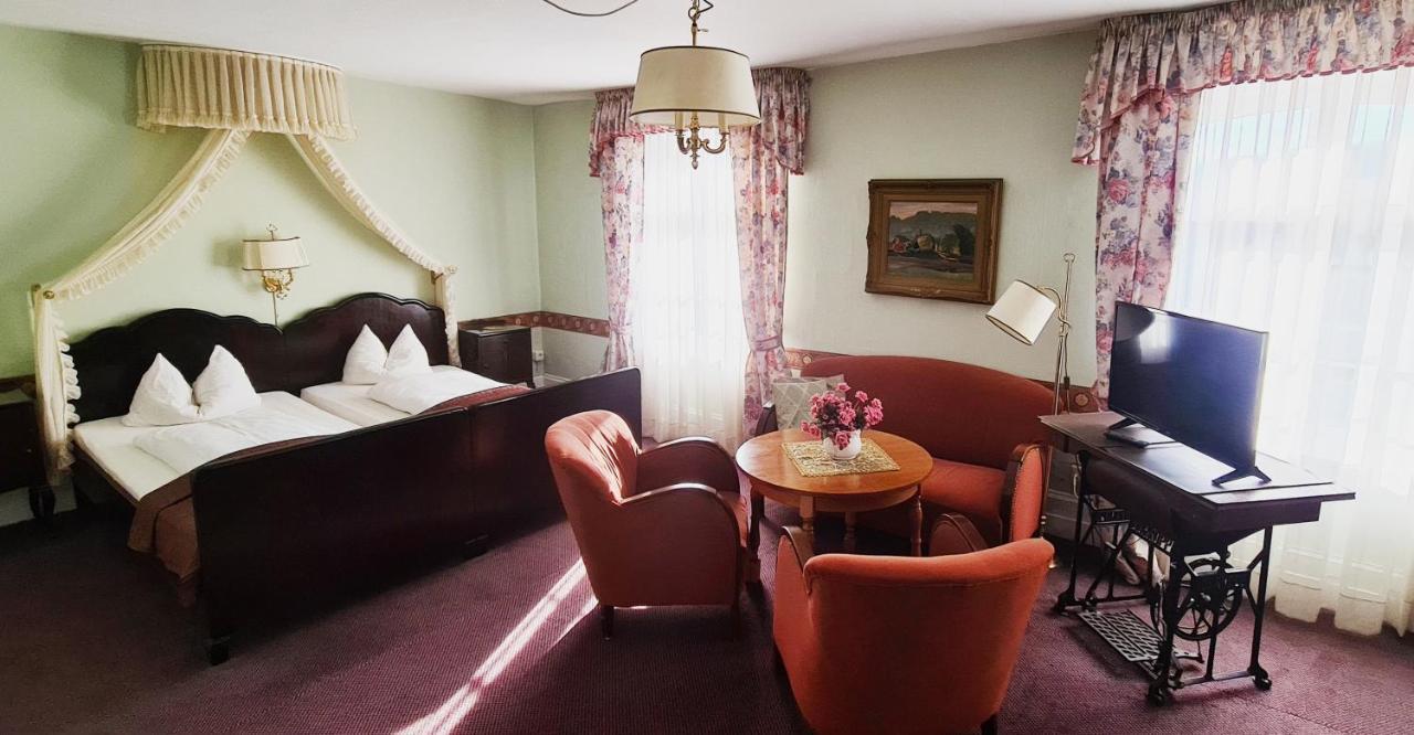 באד קארלסהפן Historisches Hotel Zum Schwan מראה חיצוני תמונה