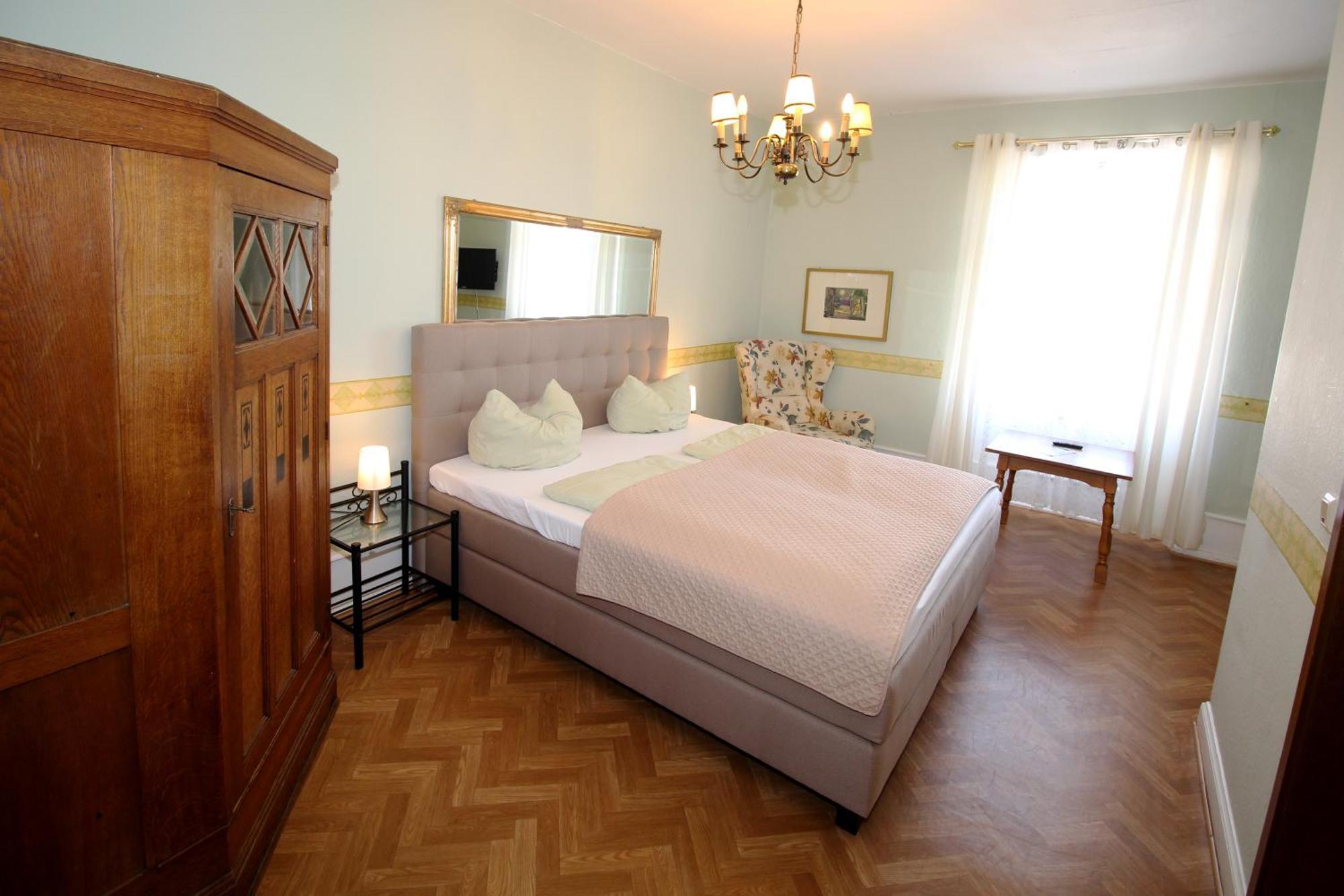 באד קארלסהפן Historisches Hotel Zum Schwan מראה חיצוני תמונה
