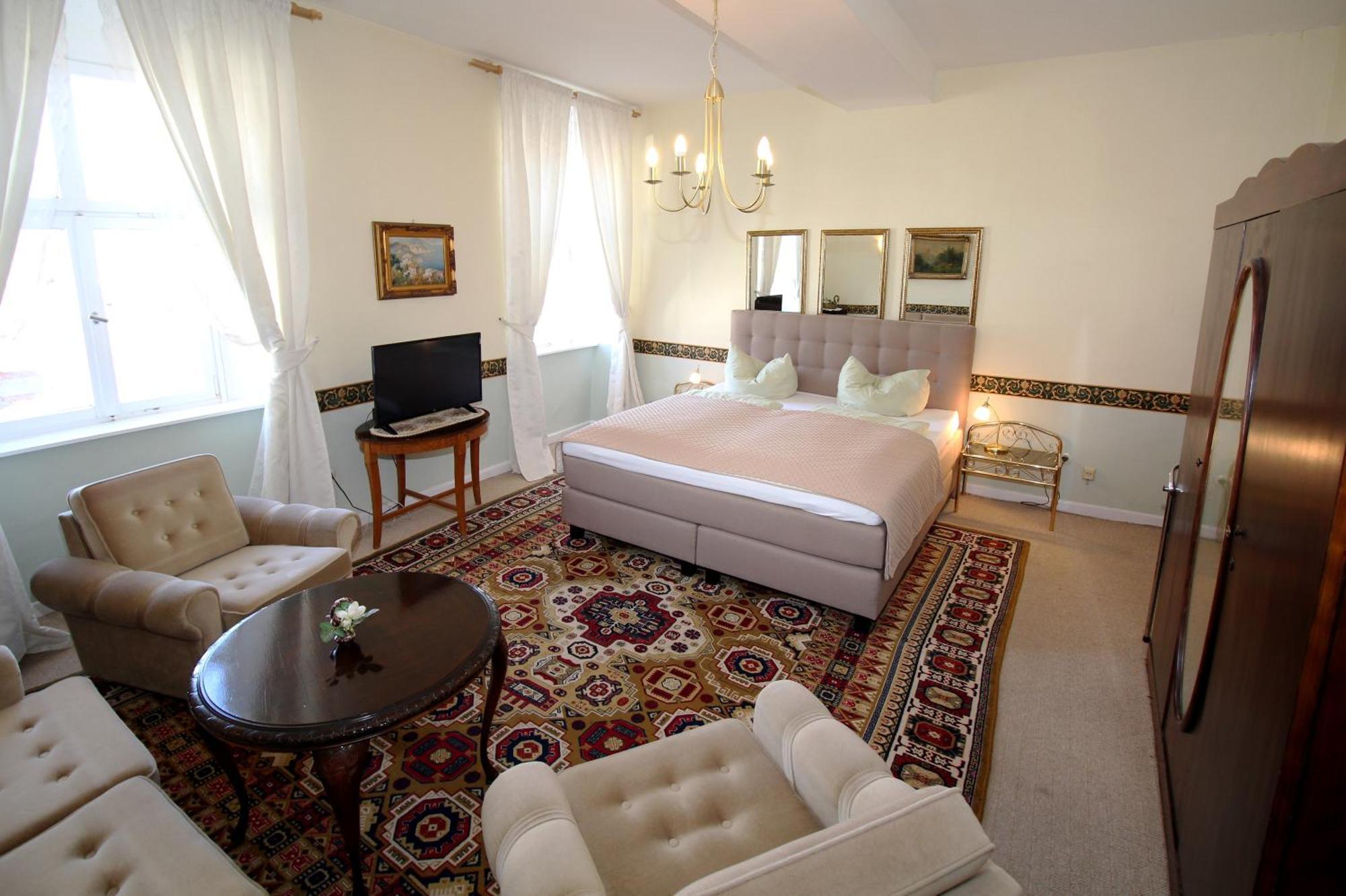 באד קארלסהפן Historisches Hotel Zum Schwan מראה חיצוני תמונה