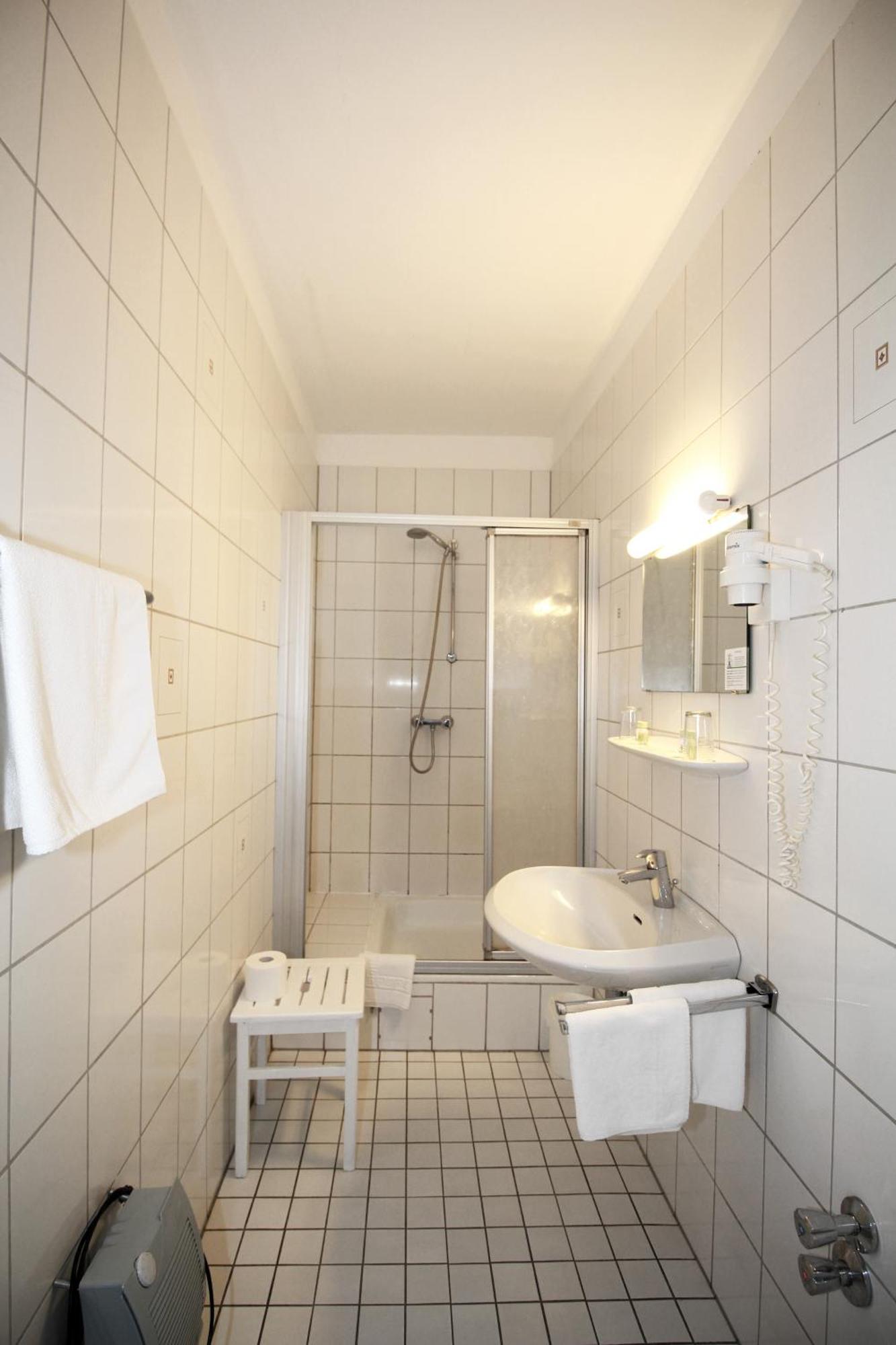 באד קארלסהפן Historisches Hotel Zum Schwan מראה חיצוני תמונה