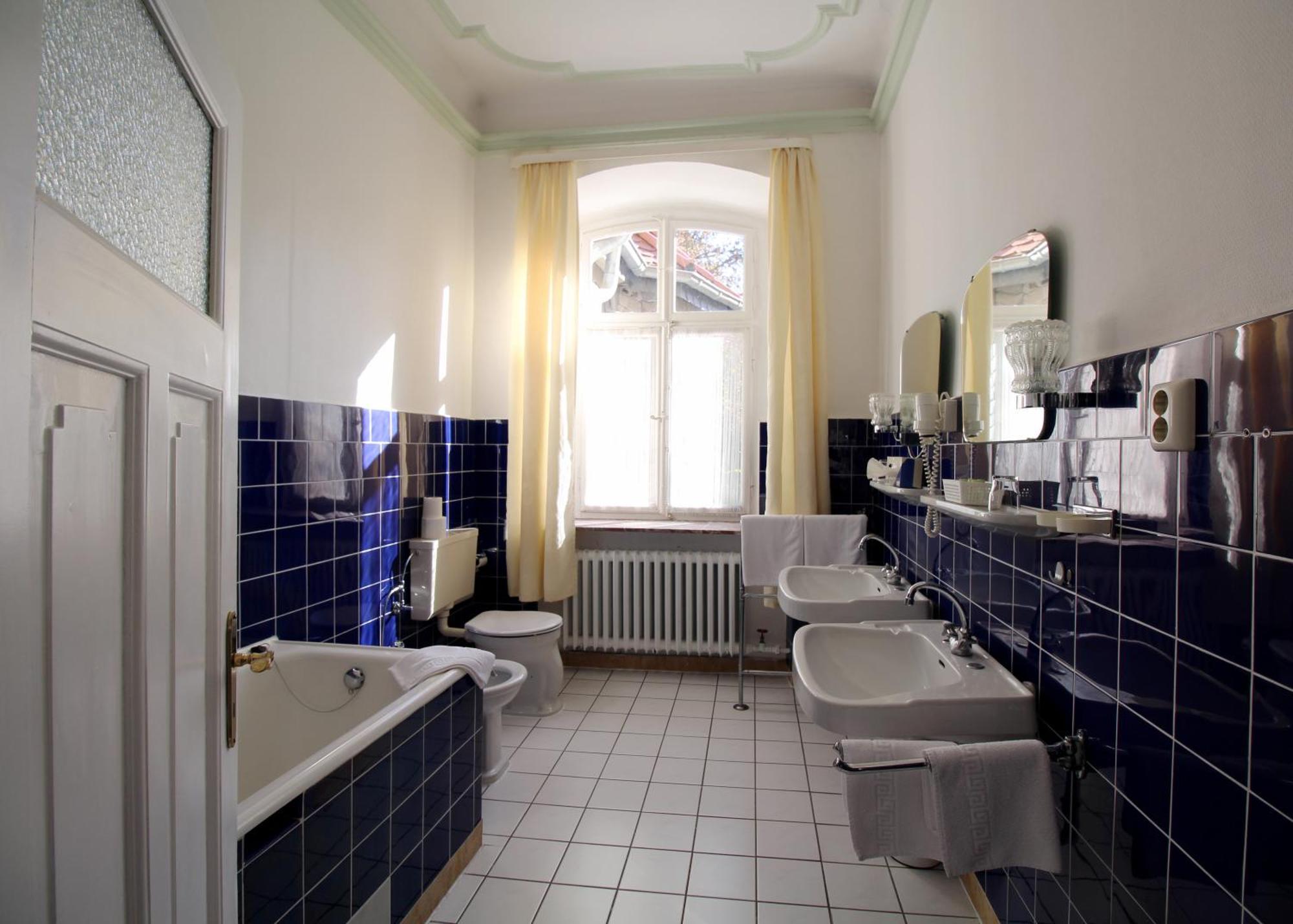 באד קארלסהפן Historisches Hotel Zum Schwan מראה חיצוני תמונה