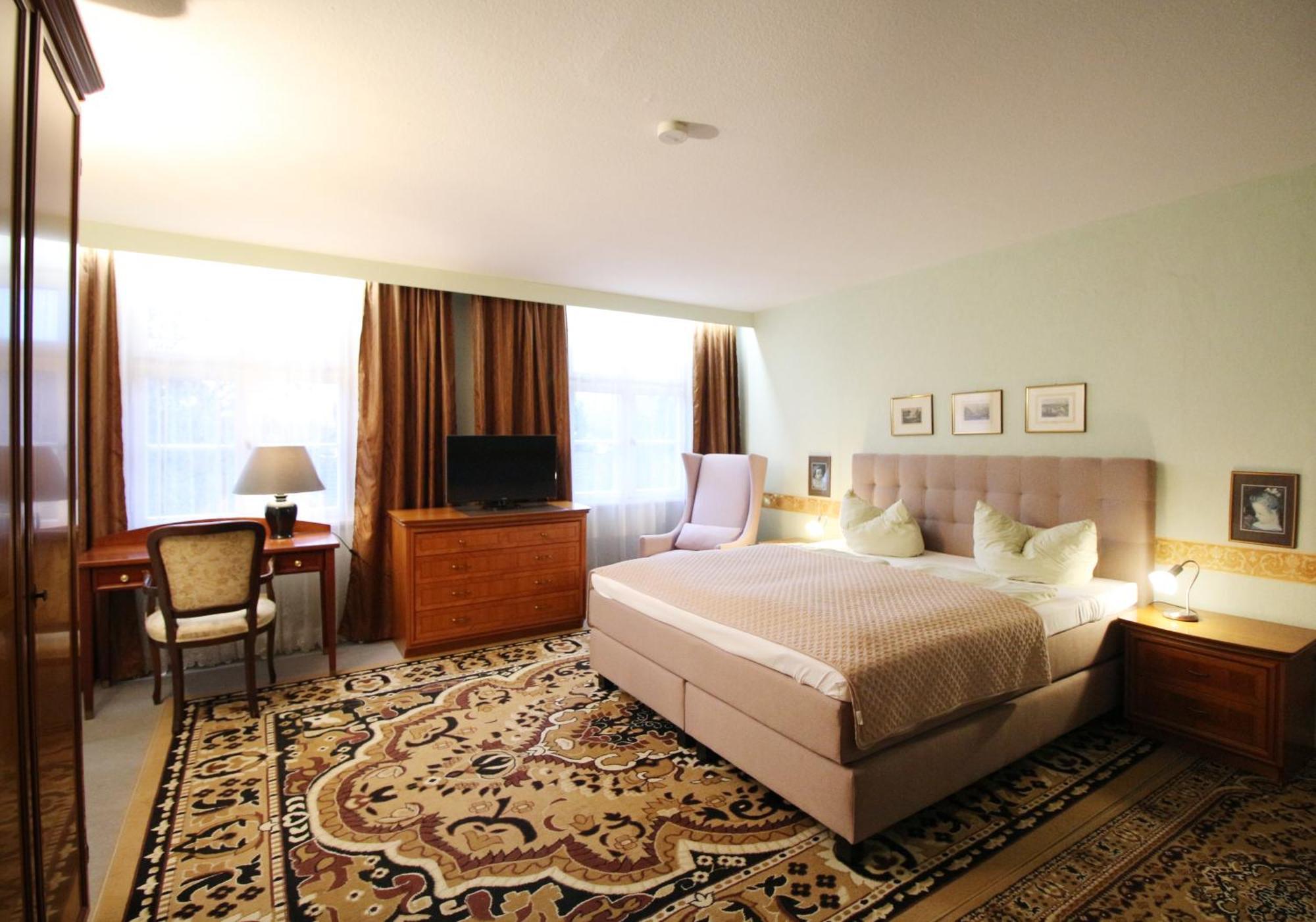 באד קארלסהפן Historisches Hotel Zum Schwan מראה חיצוני תמונה