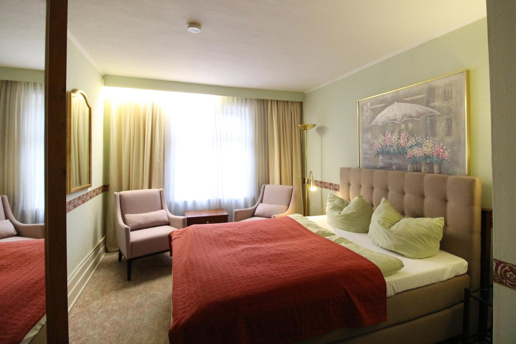באד קארלסהפן Historisches Hotel Zum Schwan מראה חיצוני תמונה